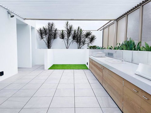 Chermside Deluxe 3 Bedroom Brand New Apartment - Winery Find 3