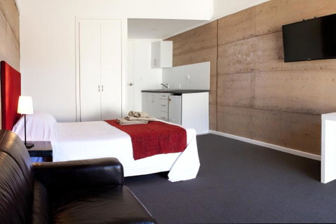 Crossroads Ecomotel - Winery Find 1