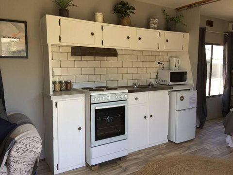 Cute Private Studio Flat With AIRCON! - Winery Find 0