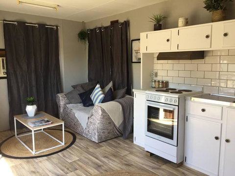 Cute Private Studio Flat With AIRCON! - Winery Find 4