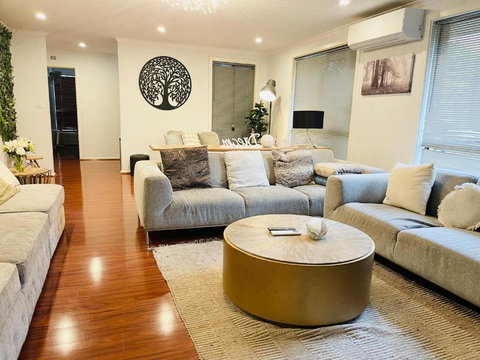 D130 The Link Fantasy Place - Winery Find 3