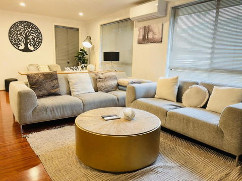 D130 The Link Fantasy Place - Winery Find 2