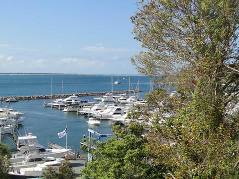3 'Paradiso', 4 Laman Street - Aircon, Pool, Heart Of Town, Water Views - Winery Find 0