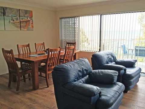 3 'Paradiso', 4 Laman Street - Aircon, Pool, Heart Of Town, Water Views - Winery Find 3