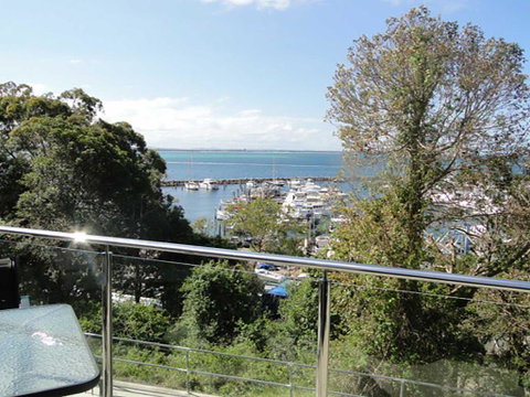 3 'Paradiso', 4 Laman Street - Aircon, Pool, Heart Of Town, Water Views - Winery Find 1