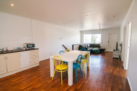 3 Bedroom Apartment / Spence St - Winery Find 3