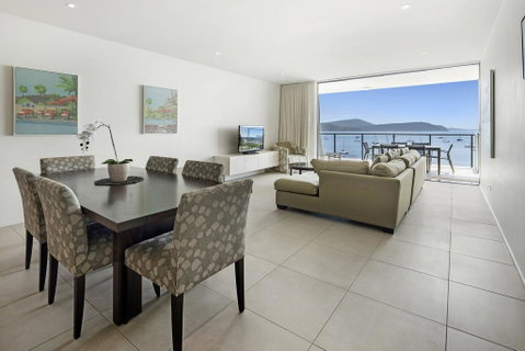 3 Bedroom Ultimate Luxury Waterfront - Winery Find 3