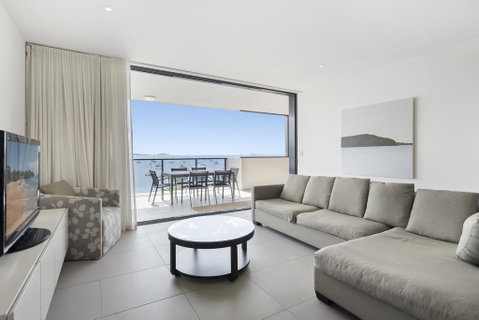 3 Bedroom Ultimate Luxury Waterfront - Winery Find 1