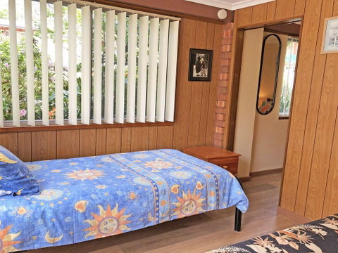 3 Tomaree Street - Cute 4 Bedroom House With Aircon In The Heart Of Town - Winery Find 3