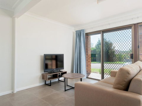 31 Kerrigan St - Large Home With Water Views & Boat Parking - Winery Find 3