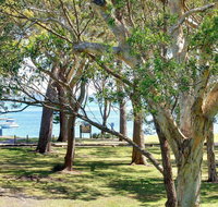 32 'Bay Parklands' 2 Gowrie Avenue - fantastic unit with air conditioning pool tennis court  spa