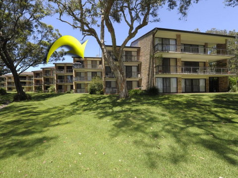 33 'Bay Parklands', 2 Gowrie Avenue - Air Conditioning, Foxtel, Pool, Tennis Court, Spa - Winery Find 0