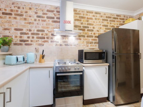 36 'Bay Parklands', 2 Gowrie Avenue - Close To The Water With Pool & Spa & Tennis Court - Winery Find 1