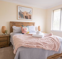 42 Rosemary Lane - Central Orange - Spacious Family Home - Quiet Lane - Winery Find