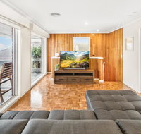6-bed Oceanfront House with Jacuzzi Games Parking - Winery Find