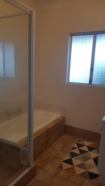 A Better Life Animal Sanctuary FarmStay - Private Two-Bedrooms, Lounge Room & Bathroom & Toilet, Shared Kitchen - Winery Find 2