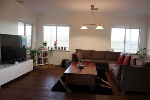 A Better Life Animal Sanctuary FarmStay - Private Two-Bedrooms, Lounge Room & Bathroom & Toilet, Shared Kitchen - Winery Find 3