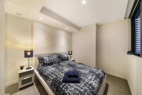 A Central & Cozy 2BR Apt Near Federation Square - Winery Find 1
