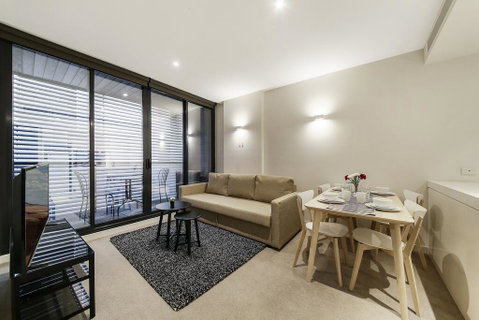 A Central & Cozy 2BR Apt Near Federation Square - Winery Find 0