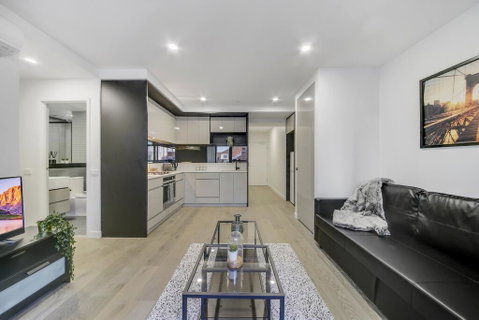A Modern 2BR Apt, 5-min Walk To Melbourne Central - Winery Find 0