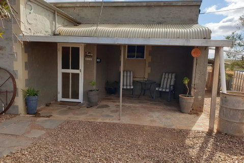 A Real Bush Retreat. Kangas, Emus & Starry Skies. - Winery Find 2