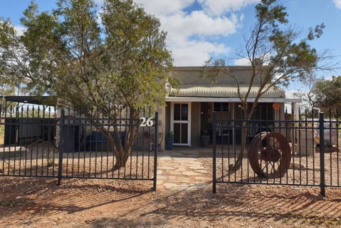 A Real Bush Retreat. Kangas, Emus & Starry Skies. - Winery Find 0
