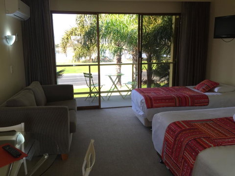 Abel Tasman Waterfront Motel - Winery Find 3