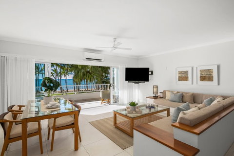 Absolute Beachfront Apt. In Alamanda Beachfront Resort (14) - Winery Find 0