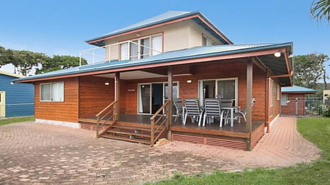 Absolute Beachfront At Hastings - Winery Find 2