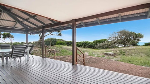Absolute Beachfront At Hastings - Winery Find 3