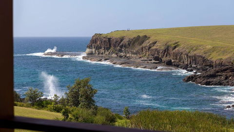 Absolute Oceanfront Cottage - Winery Find 1