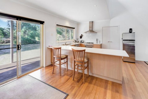Acacia Lakehouse - The Lake At Your Doorstep - Winery Find 3