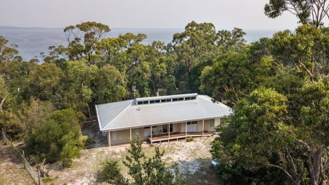 Acacia Lakehouse - The Lake At Your Doorstep - Winery Find 0