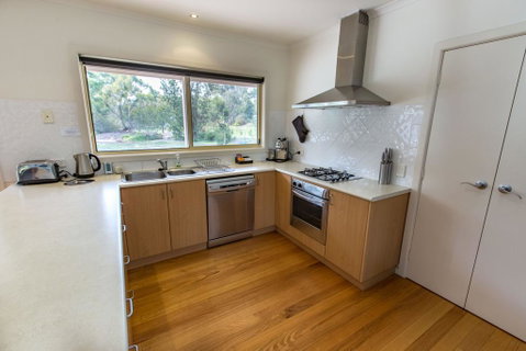 Acacia Lakehouse - The Lake At Your Doorstep - Winery Find 2