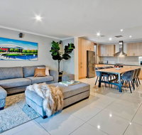 Adelaide 4 Bedroom House with Pool - Winery Find