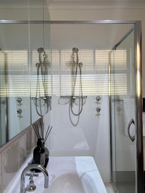 Diamond Lake Escape - Winery Find 2