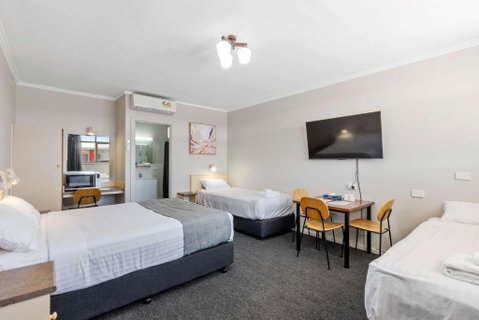 Econo Lodge Port Augusta - Winery Find 2