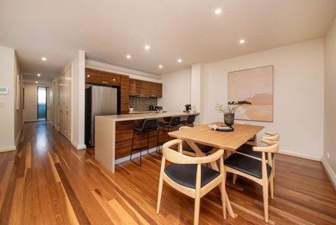 Esplanade Escape To The Brighton Beach Boxes - Winery Find 4