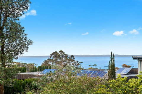 Evans Beach Retreat - Winery Find 1