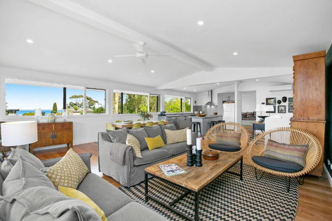 Evans Beach Retreat - Winery Find 4