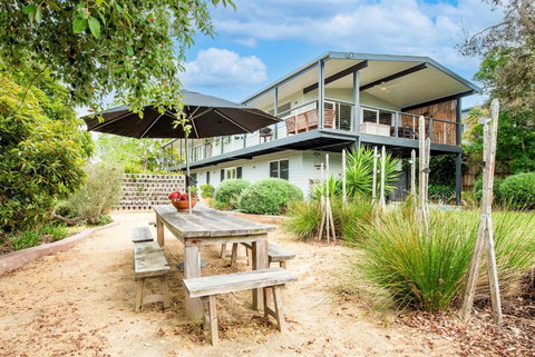 Evans Beach Retreat - Winery Find 0