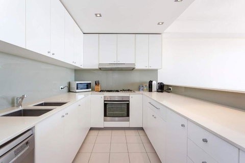 Gallery On High - Large Space With Balcony - Winery Find 4