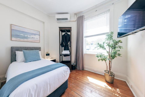 Gaslight Inn - Adults Only - Winery Find 2