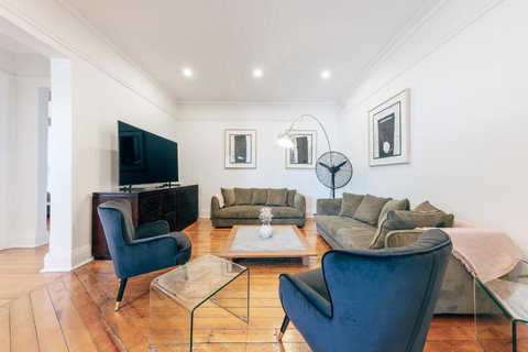 Gaslight Inn - Adults Only - Winery Find 1