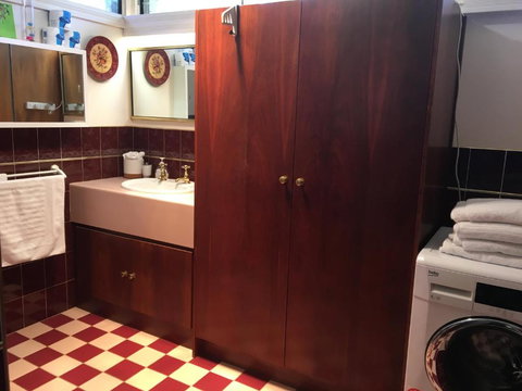 Gasworks B&B Cottages - Winery Find 2