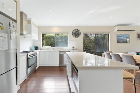 Gemstone At Sunderland Bay - Winery Find 3