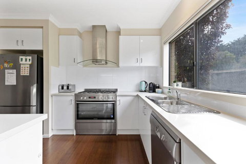 Gemstone At Sunderland Bay - Winery Find 4