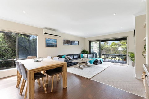 Gemstone At Sunderland Bay - Winery Find 2