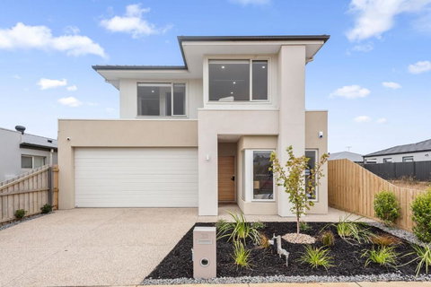 Georgina By The Bay - Winery Find 0