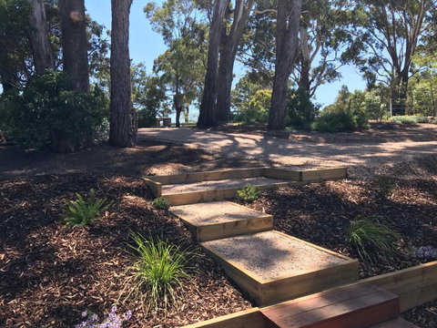 Gillys Guesthouse - Winery Find 4